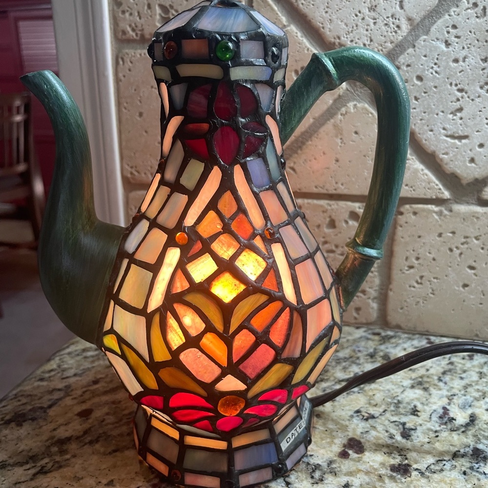 Vintage Tiffany Style Accent Table Lamp